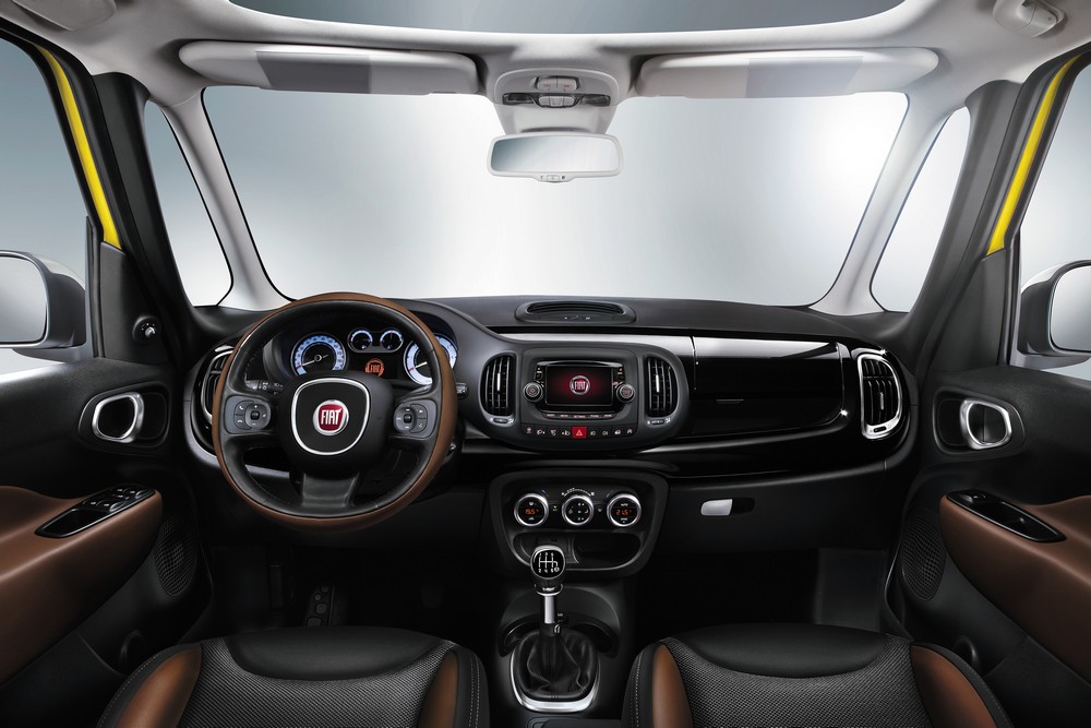FIAT 500L Trekking — interior, photo 1
