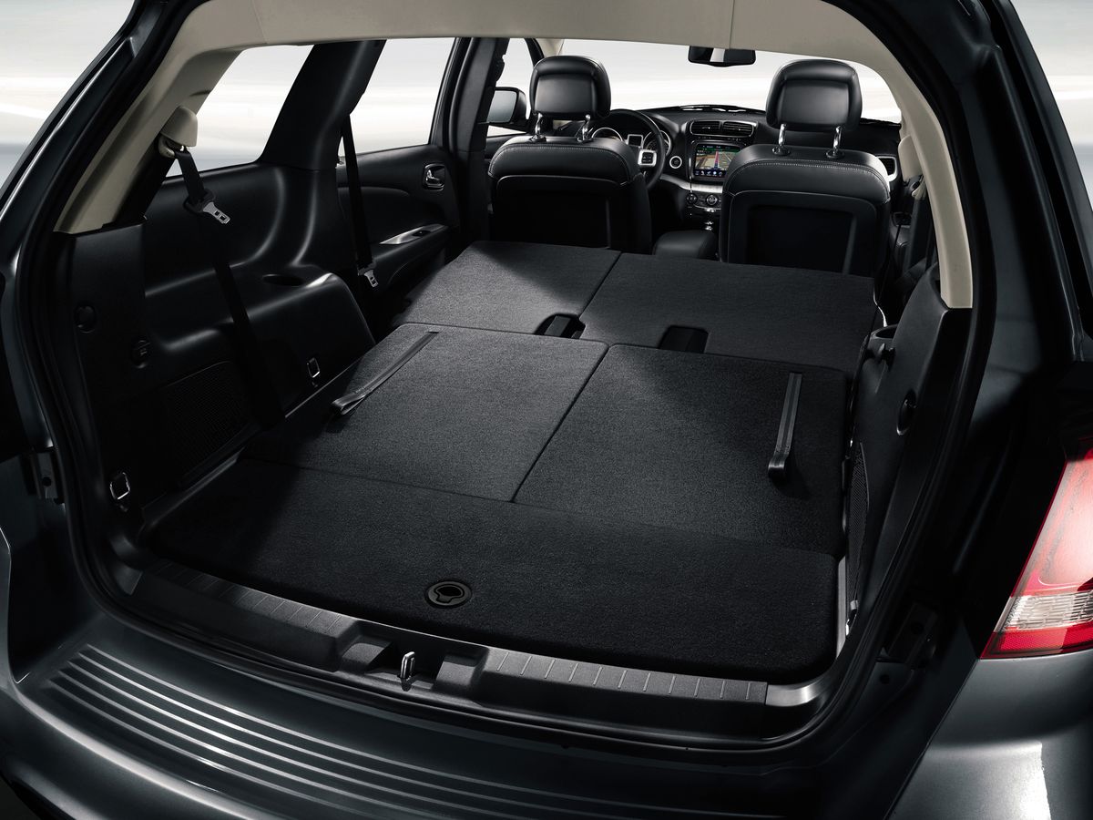 FIAT Freemont - interior, trunk, photo 1